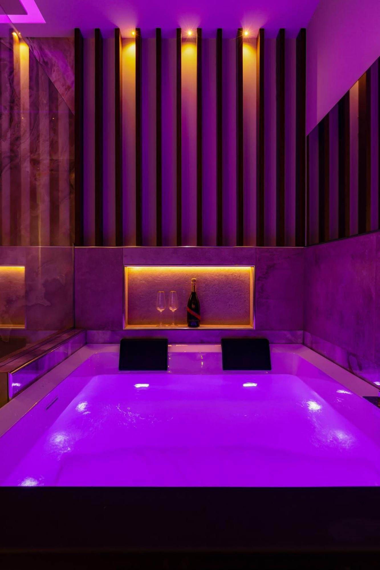 Albadea Deco&Jacuzzi Hotel Рим Екстериор снимка
