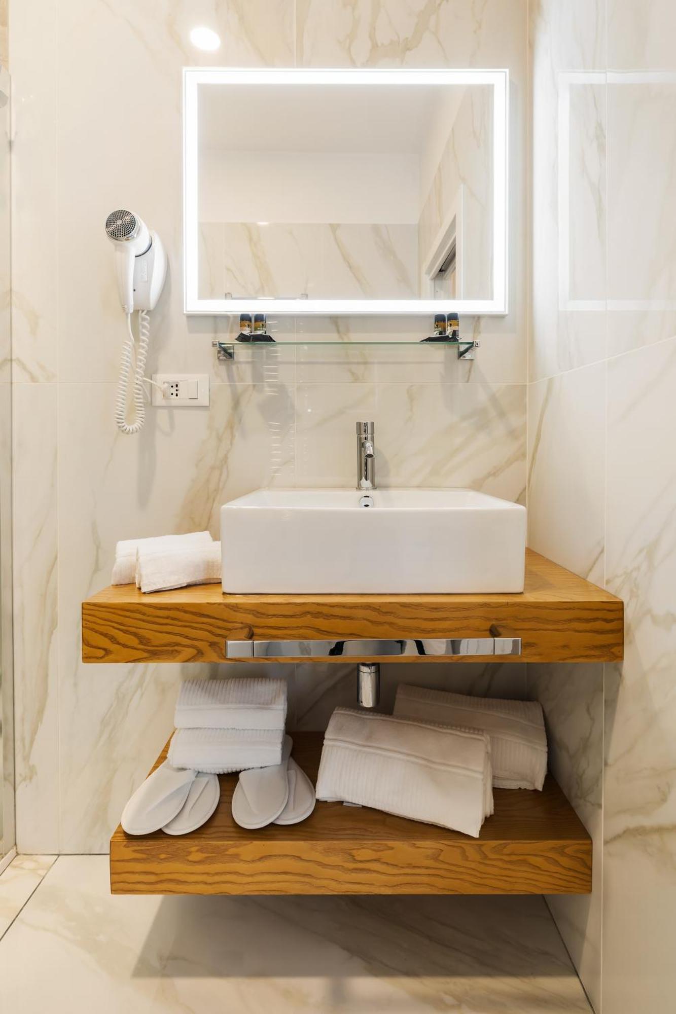 Albadea Deco&Jacuzzi Hotel Рим Екстериор снимка